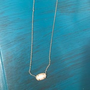 Kendra Scott necklace. Gold.  Chain